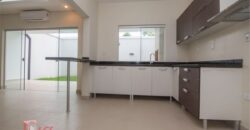 A0172 ALQUILO DUPLEX EN LAMBARE, ZONA YACHT Y GOLF CLUB