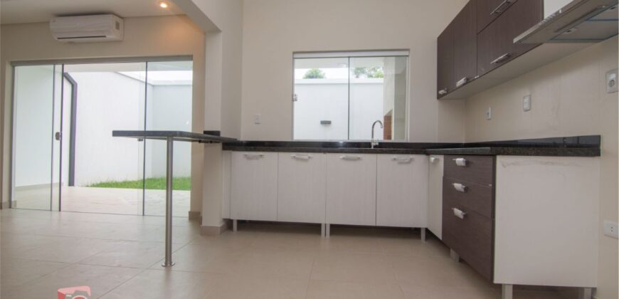 A0172 ALQUILO DUPLEX EN LAMBARE, ZONA YACHT Y GOLF CLUB