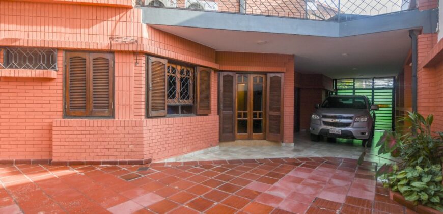 0908 RESIDENCIA EN BARRIO SAJONIA, ZONA PALACIO DE JUSTICIA