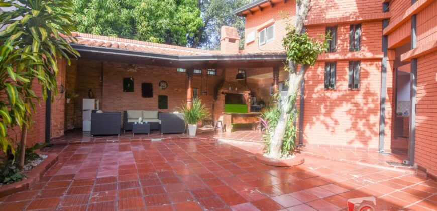 0908 RESIDENCIA EN BARRIO SAJONIA, ZONA PALACIO DE JUSTICIA