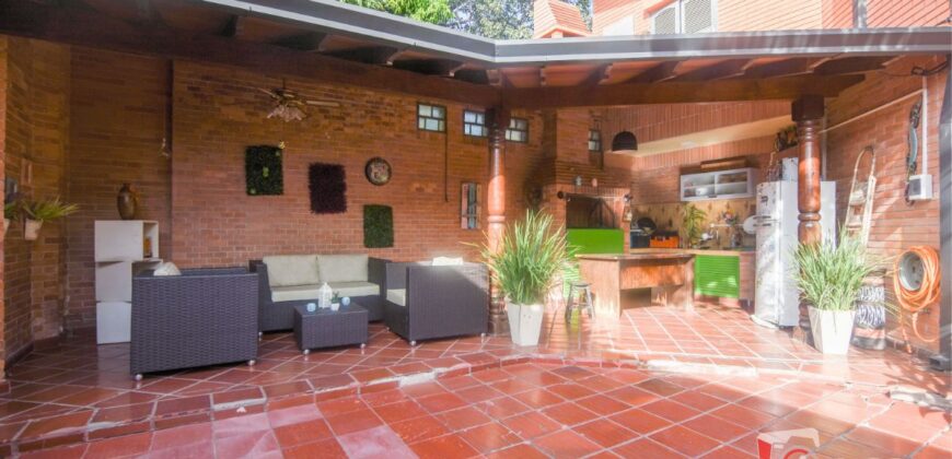 0908 RESIDENCIA EN BARRIO SAJONIA, ZONA PALACIO DE JUSTICIA