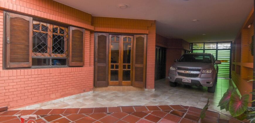 0908 RESIDENCIA EN BARRIO SAJONIA, ZONA PALACIO DE JUSTICIA