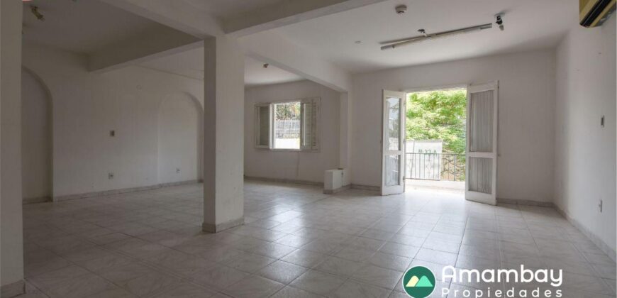 A0144 ALQUILO CASA CON SALÓN, BARRIO LAS MERCEDES