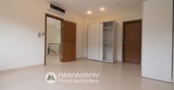 0847 DUPLEX EN LAMBARE, ZONA YACHT Y GOLF CLUB PYO.