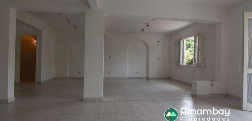 A0144 ALQUILO CASA CON SALÓN, BARRIO LAS MERCEDES