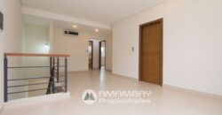 0847 DUPLEX EN LAMBARE, ZONA YACHT Y GOLF CLUB PYO.