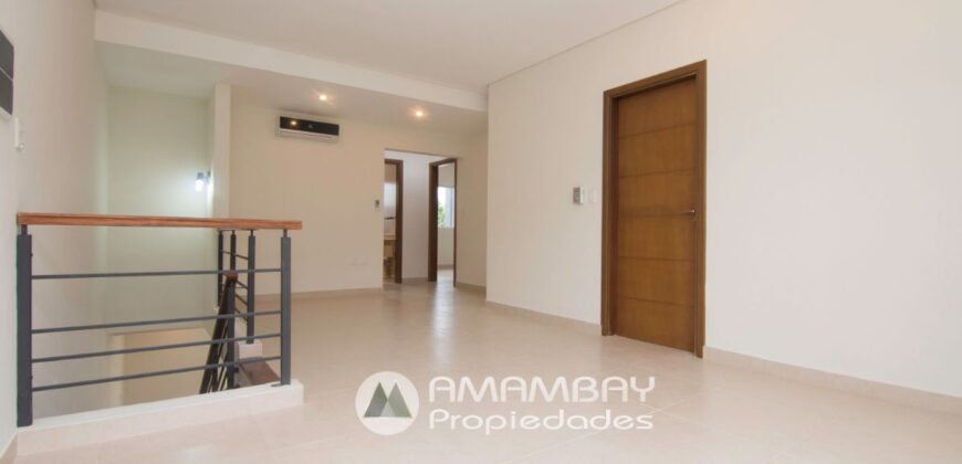 0847 DUPLEX EN LAMBARE, ZONA YACHT Y GOLF CLUB PYO.