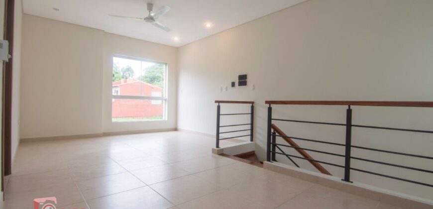 A0172 ALQUILO DUPLEX EN LAMBARE, ZONA YACHT Y GOLF CLUB