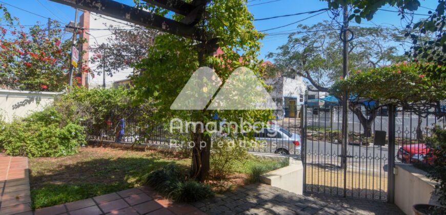 0014 CASA EN BARRIO SAN ROQUE, A MINUTOS DEL CENTRO DE ASUNCIÓN