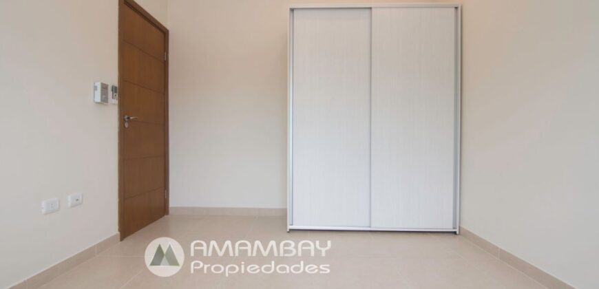 0847 DUPLEX EN LAMBARE, ZONA YACHT Y GOLF CLUB PYO.