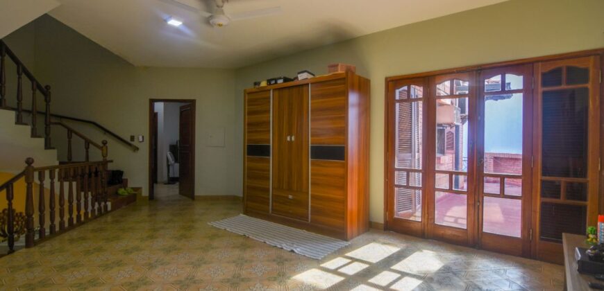 0908 RESIDENCIA EN BARRIO SAJONIA, ZONA PALACIO DE JUSTICIA