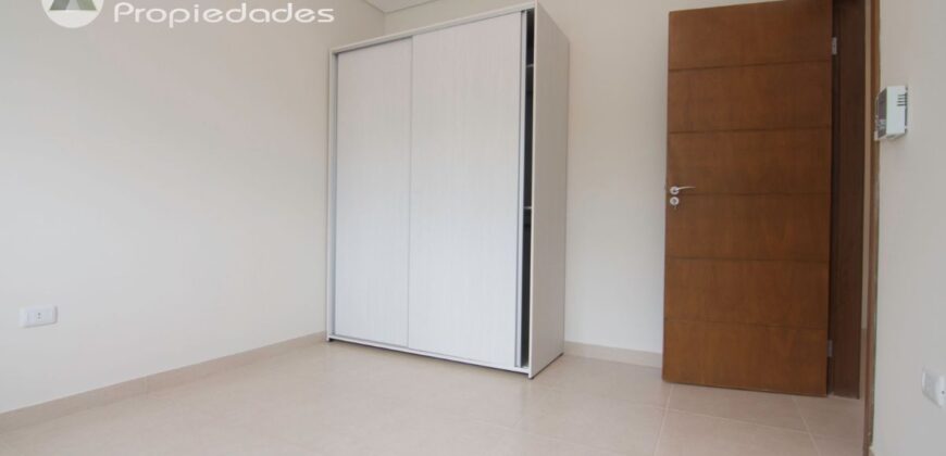 0847 DUPLEX EN LAMBARE, ZONA YACHT Y GOLF CLUB PYO.