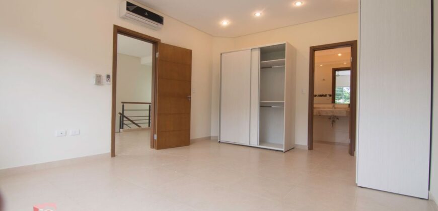 A0172 ALQUILO DUPLEX EN LAMBARE, ZONA YACHT Y GOLF CLUB