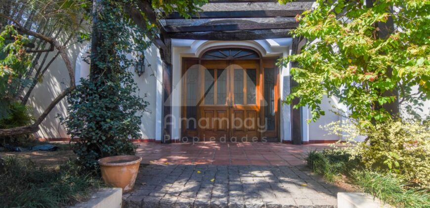 0014 CASA EN BARRIO SAN ROQUE, A MINUTOS DEL CENTRO DE ASUNCIÓN