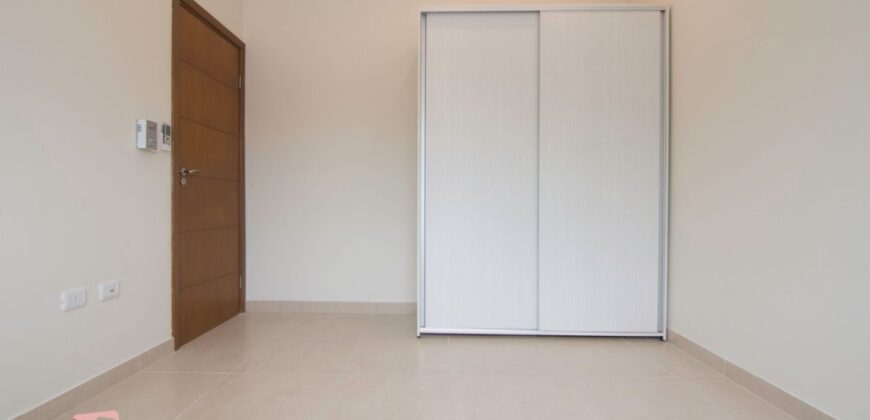 A0172 ALQUILO DUPLEX EN LAMBARE, ZONA YACHT Y GOLF CLUB