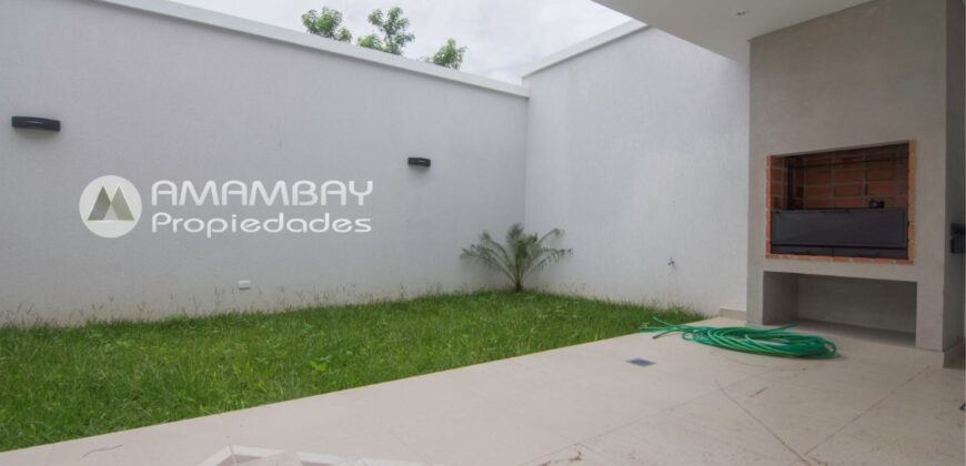 0847 DUPLEX EN LAMBARE, ZONA YACHT Y GOLF CLUB PYO.