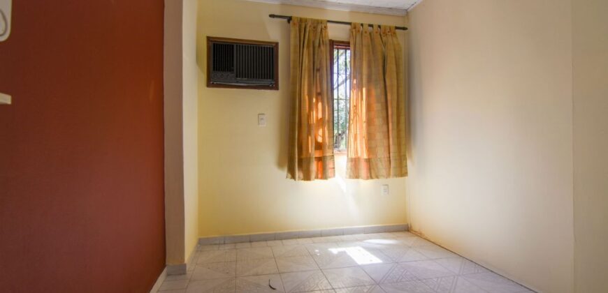 0060 CASA EN BARRIO SAJONIA, ZONA AVDA. CARLOS A. LÓPEZ