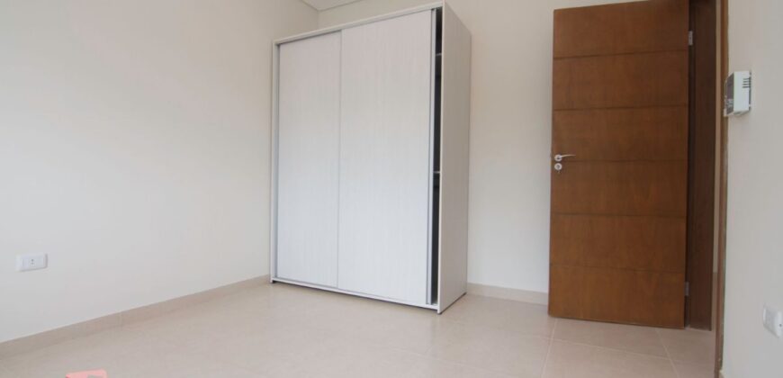 A0172 ALQUILO DUPLEX EN LAMBARE, ZONA YACHT Y GOLF CLUB