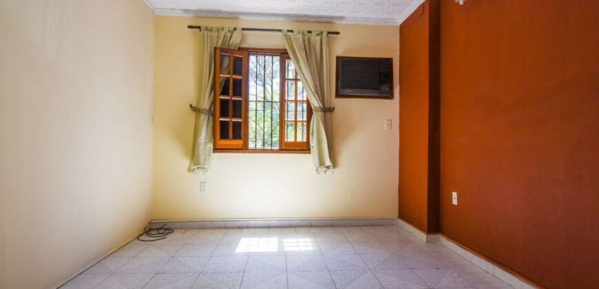 0060 CASA EN BARRIO SAJONIA, ZONA AVDA. CARLOS A. LÓPEZ