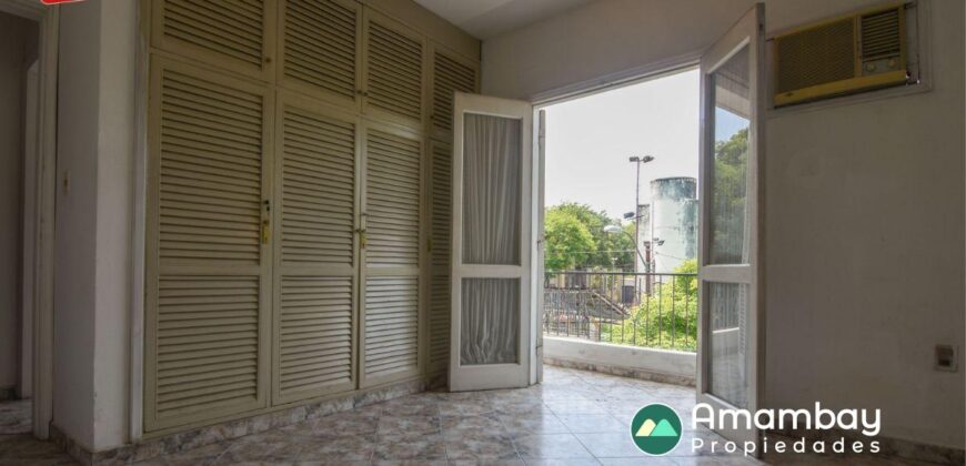 A0144 ALQUILO CASA CON SALÓN, BARRIO LAS MERCEDES