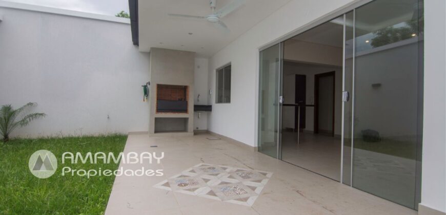 0847 DUPLEX EN LAMBARE, ZONA YACHT Y GOLF CLUB PYO.