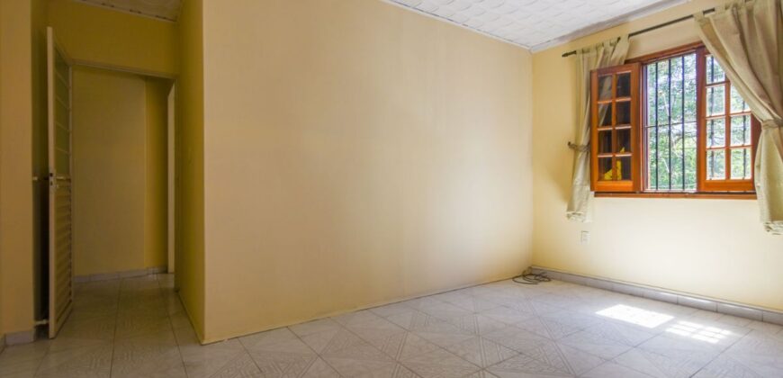 0060 CASA EN BARRIO SAJONIA, ZONA AVDA. CARLOS A. LÓPEZ