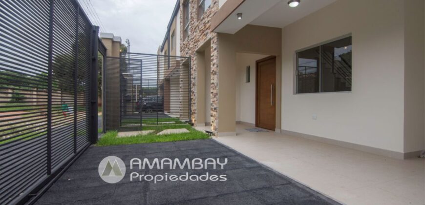 0847 DUPLEX EN LAMBARE, ZONA YACHT Y GOLF CLUB PYO.