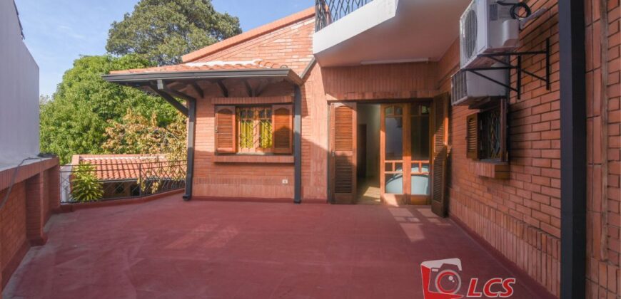 0908 RESIDENCIA EN BARRIO SAJONIA, ZONA PALACIO DE JUSTICIA