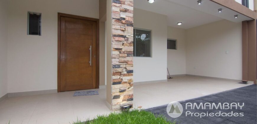 0847 DUPLEX EN LAMBARE, ZONA YACHT Y GOLF CLUB PYO.