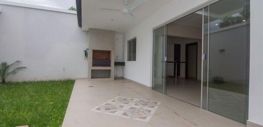A0172 ALQUILO DUPLEX EN LAMBARE, ZONA YACHT Y GOLF CLUB