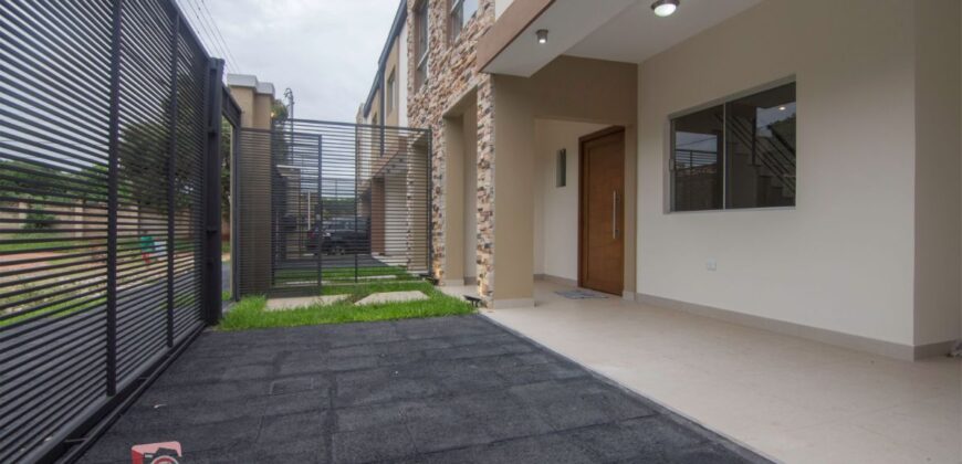 A0172 ALQUILO DUPLEX EN LAMBARE, ZONA YACHT Y GOLF CLUB