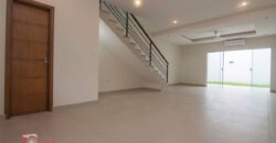 A0172 ALQUILO DUPLEX EN LAMBARE, ZONA YACHT Y GOLF CLUB