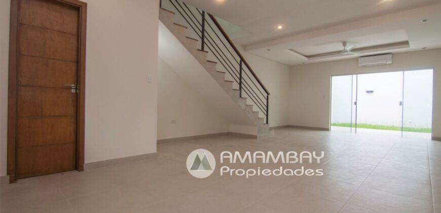 0847 DUPLEX EN LAMBARE, ZONA YACHT Y GOLF CLUB PYO.