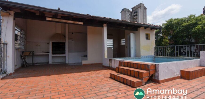 A0144 ALQUILO CASA CON SALÓN, BARRIO LAS MERCEDES