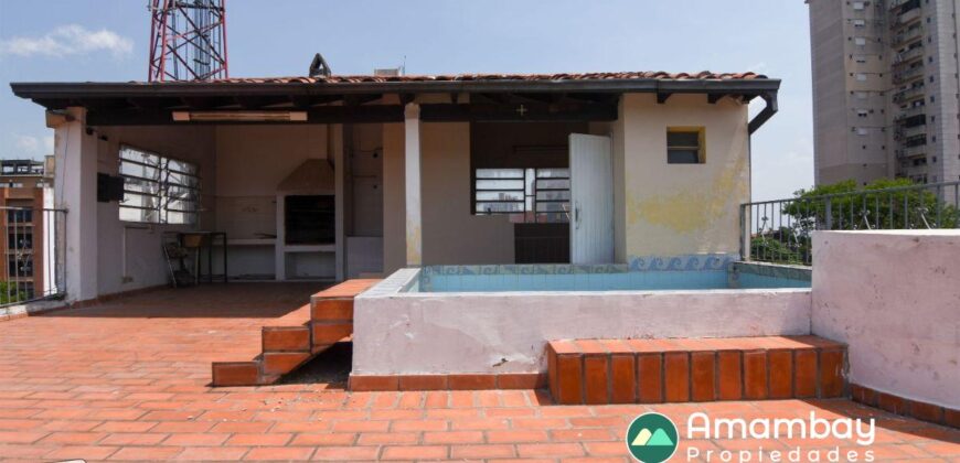 A0144 ALQUILO CASA CON SALÓN, BARRIO LAS MERCEDES