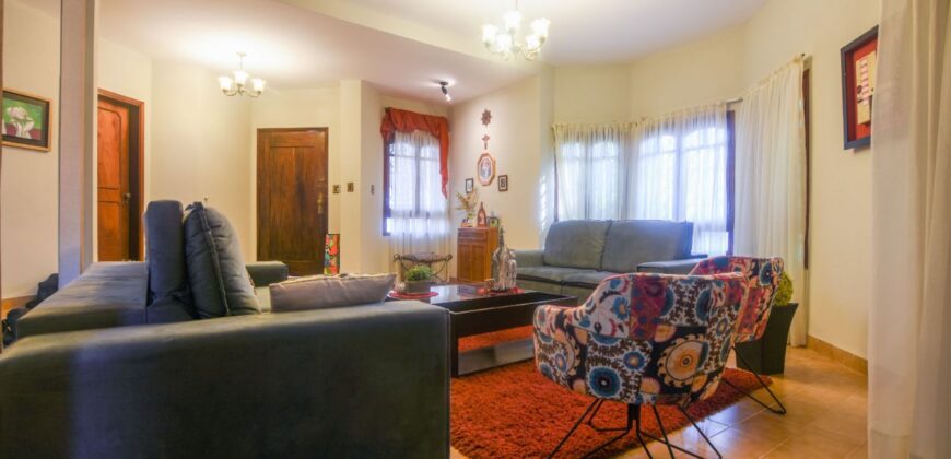 0908 RESIDENCIA EN BARRIO SAJONIA, ZONA PALACIO DE JUSTICIA