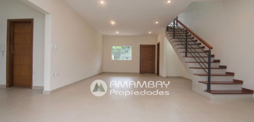 0847 DUPLEX EN LAMBARE, ZONA YACHT Y GOLF CLUB PYO.