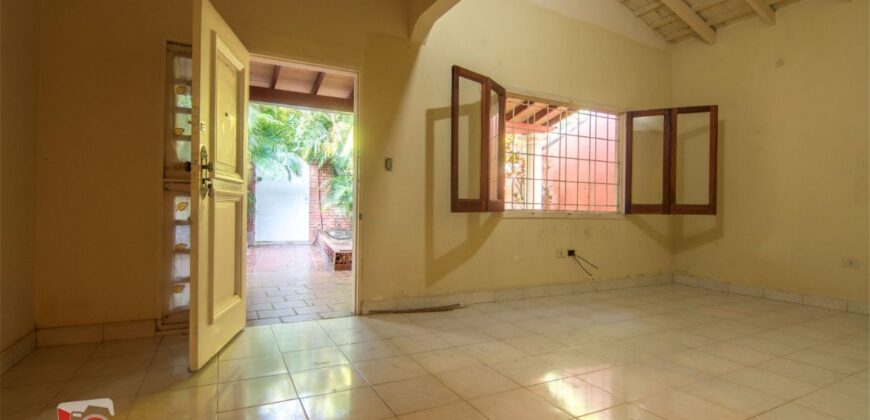 A0166 ALQUILO CASA EN BARRIO SANTA LIBRADA