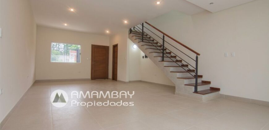 0847 DUPLEX EN LAMBARE, ZONA YACHT Y GOLF CLUB PYO.