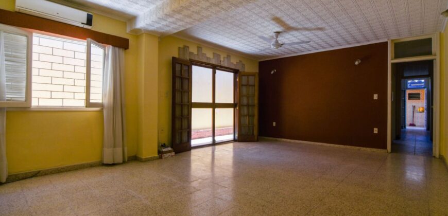 0060 CASA EN BARRIO SAJONIA, ZONA AVDA. CARLOS A. LÓPEZ
