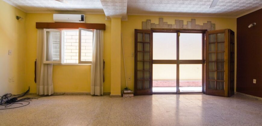 0060 CASA EN BARRIO SAJONIA, ZONA AVDA. CARLOS A. LÓPEZ