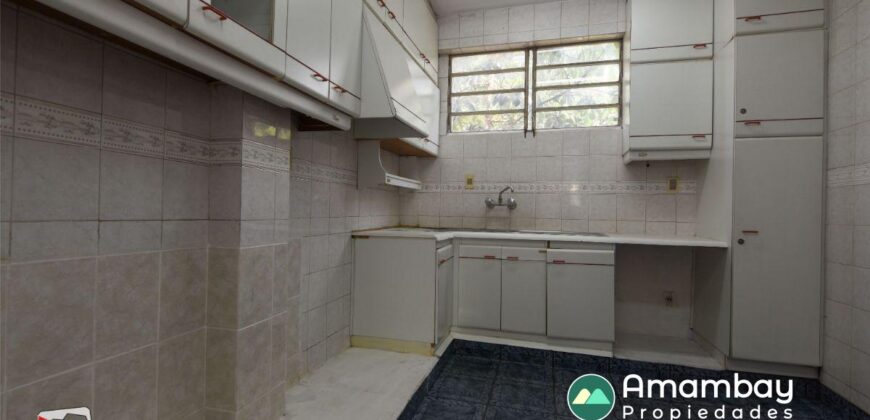 A0144 ALQUILO CASA CON SALÓN, BARRIO LAS MERCEDES