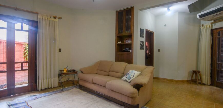 0908 RESIDENCIA EN BARRIO SAJONIA, ZONA PALACIO DE JUSTICIA