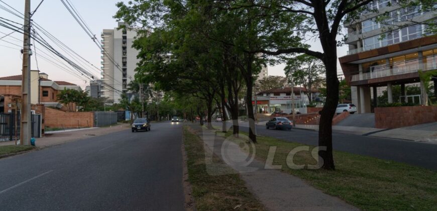 0305 TERRENO EN AVENIDA SANTA TERESA, BARRIO YCUA SATI