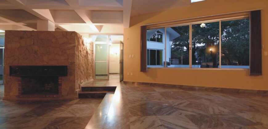 0811 RESIDENCIA EN BARRIO MARISCAL LÓPEZ