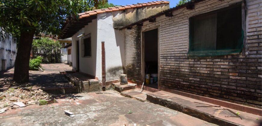 0076 CASA EN BARRIO PETTIROSSI