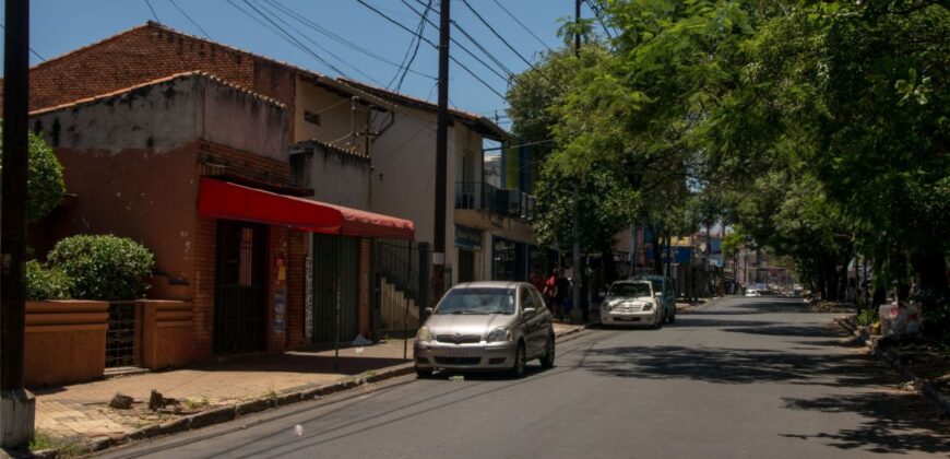 0076 CASA EN BARRIO PETTIROSSI