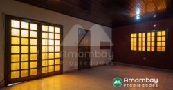 0893 CASA EN Bo. DR. GASPAR RODRÍGUEZ DE FRANCIA, ZONA NUEVAS OFICINAS DEL GOBIERNO