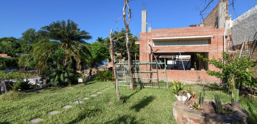 0100 CASA EN BARRIO REPUBLICANO, ZONA UCA