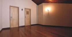 0811 RESIDENCIA EN BARRIO MARISCAL LÓPEZ
